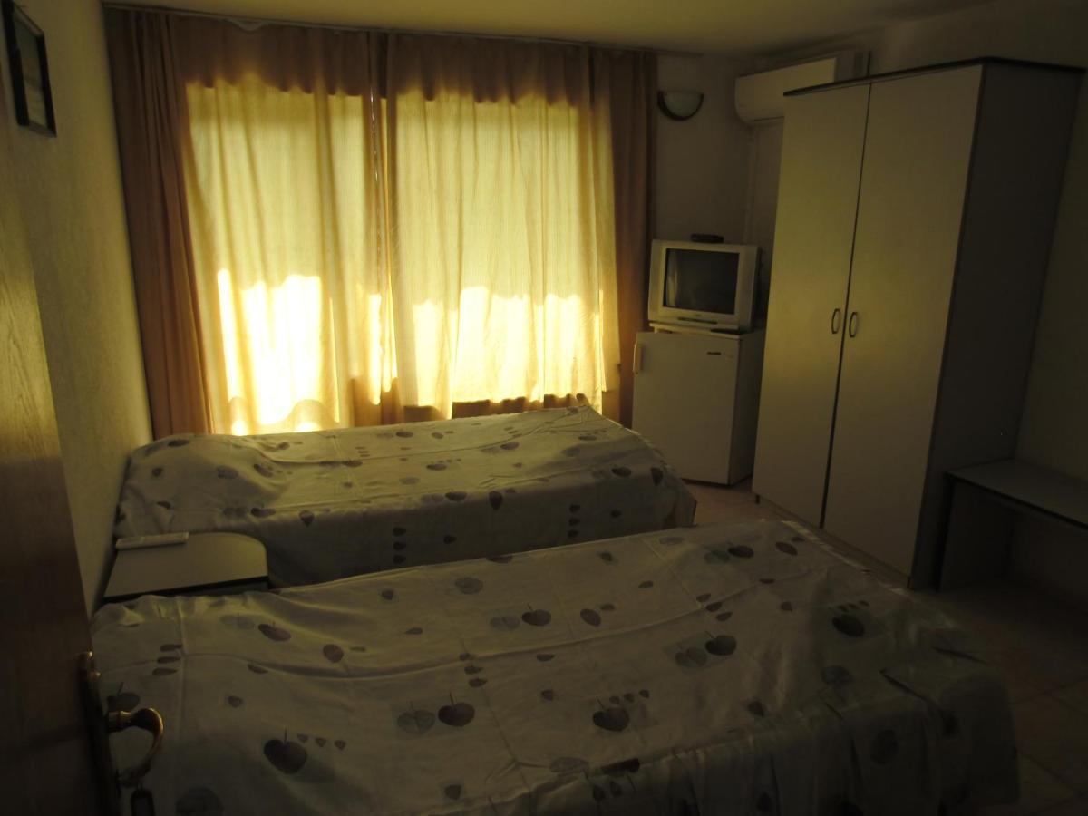 Hostel Papagal Варна Экстерьер фото