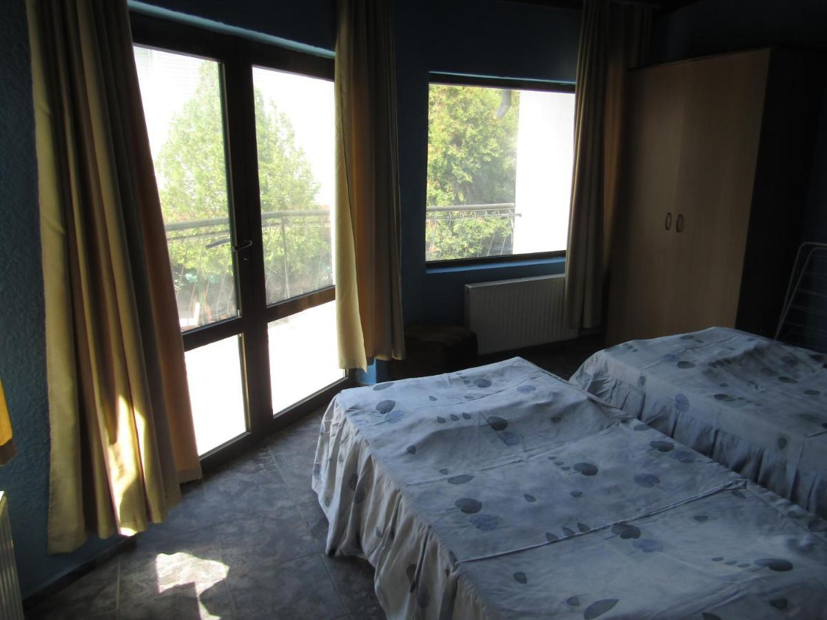 Hostel Papagal Варна Экстерьер фото