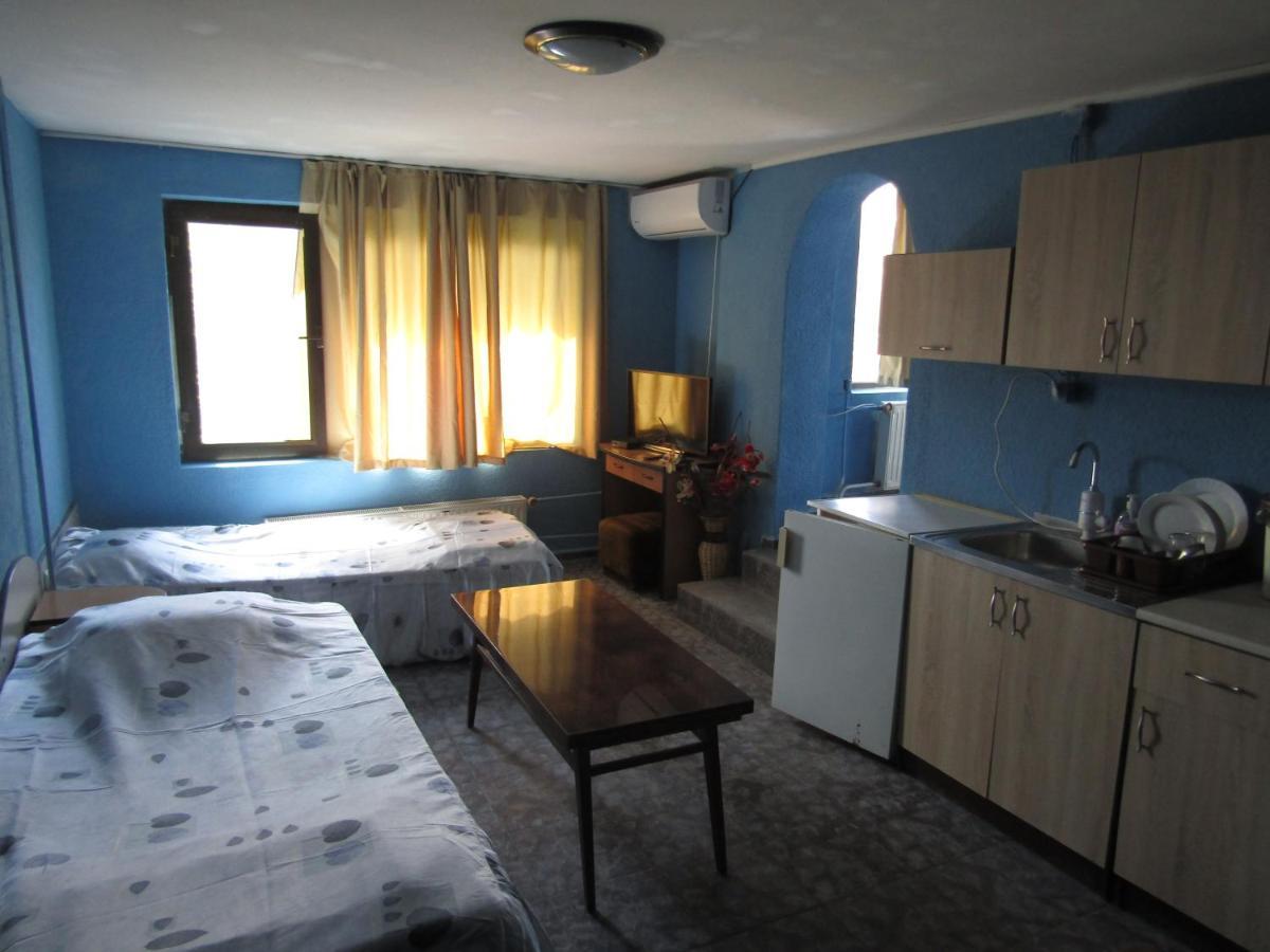 Hostel Papagal Варна Экстерьер фото