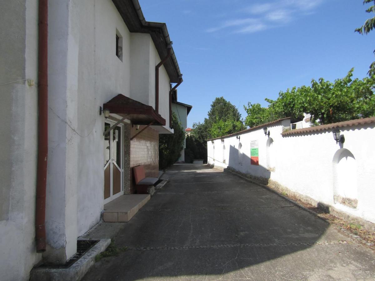 Hostel Papagal Варна Экстерьер фото