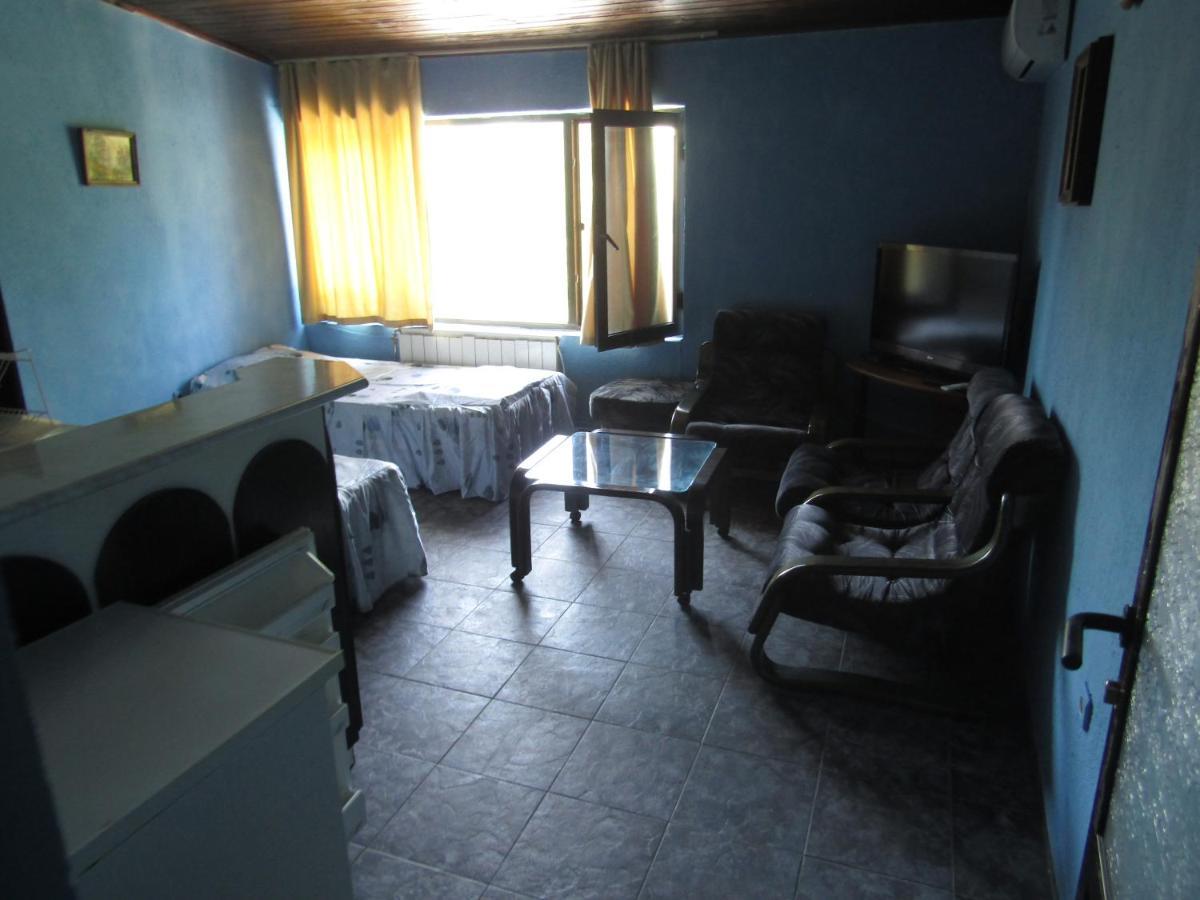 Hostel Papagal Варна Экстерьер фото