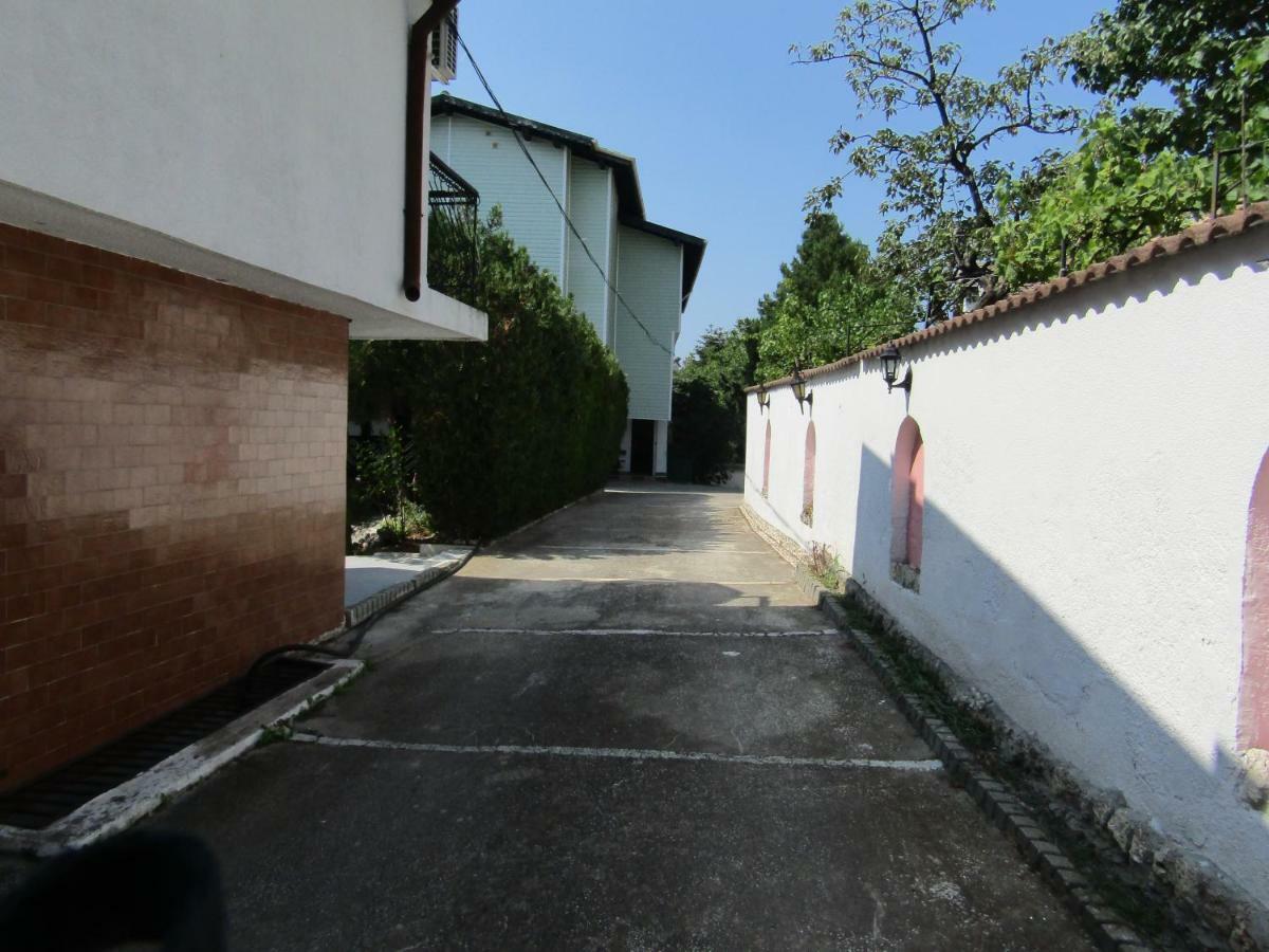 Hostel Papagal Варна Экстерьер фото