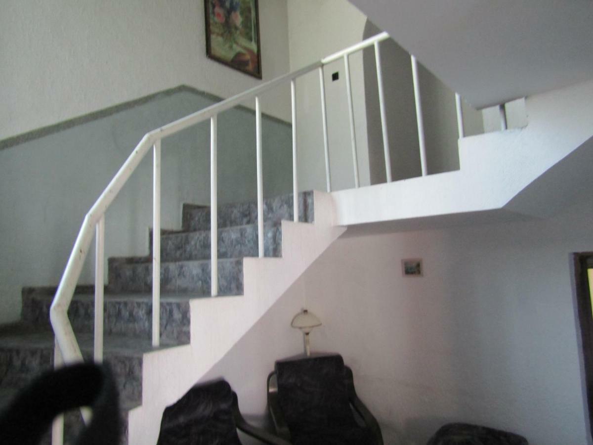 Hostel Papagal Варна Экстерьер фото