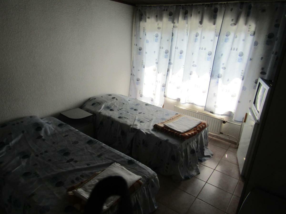 Hostel Papagal Варна Экстерьер фото